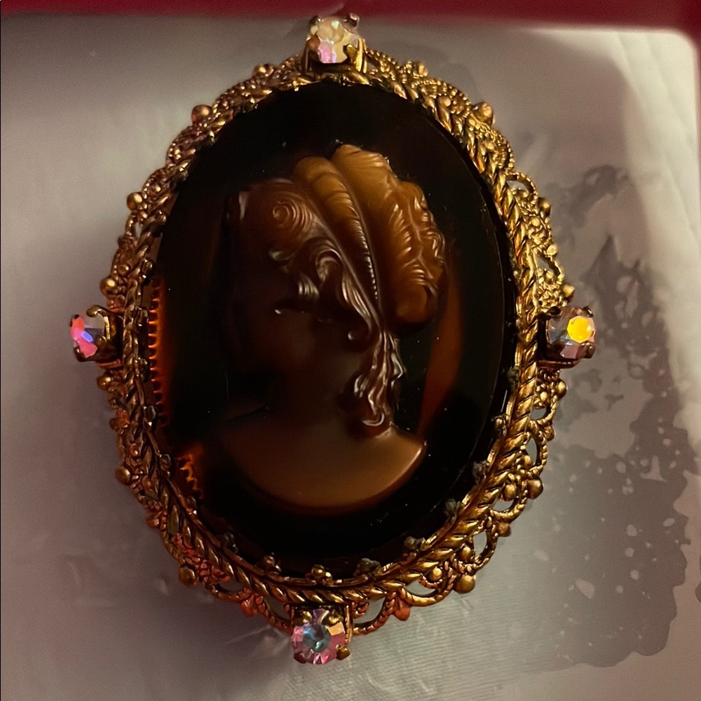 Vintage Western Germany Amber Cameo Brooch in Gold and Brown with 4 rhinestones.